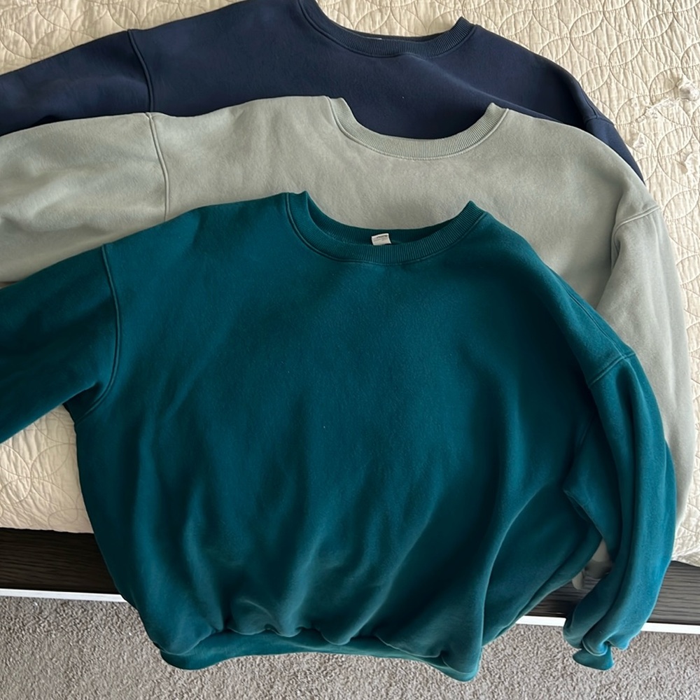Women’s crew neck sweatshirts